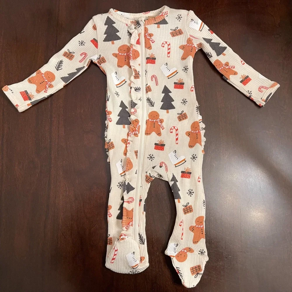 NWT Organic Waffle Ruffle Zip Footie, Gingerbread Wonderland Snow, 3-6mo